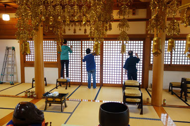 格子窓の掃除